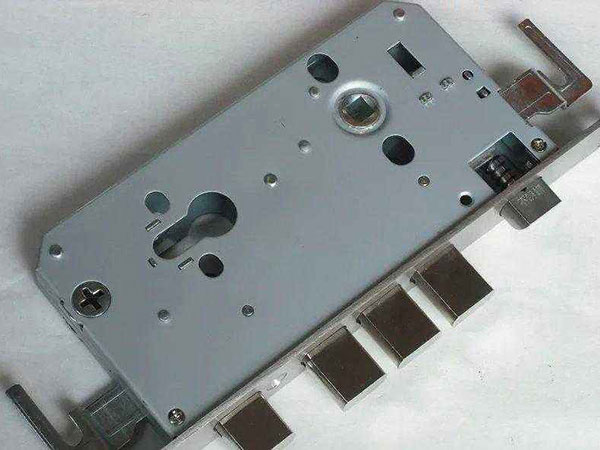 吉木乃24小时上门开锁公司