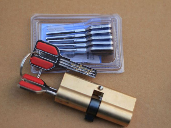 吉木乃24小时上门开锁公司